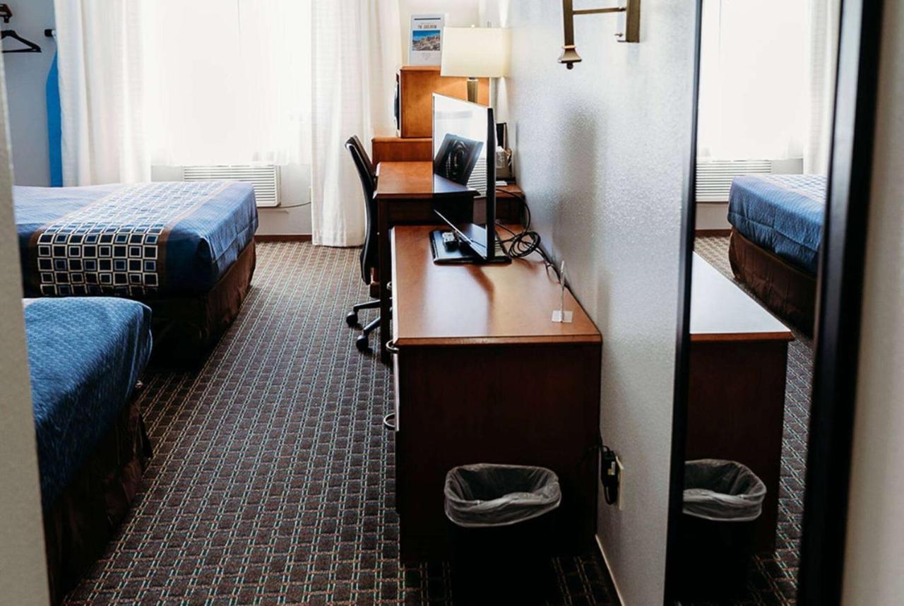 Travelodge By Wyndham Worland Екстериор снимка